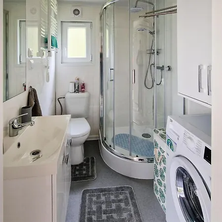 Kemp Lovely Stacaravan In Gardna Wielka With Kitchen